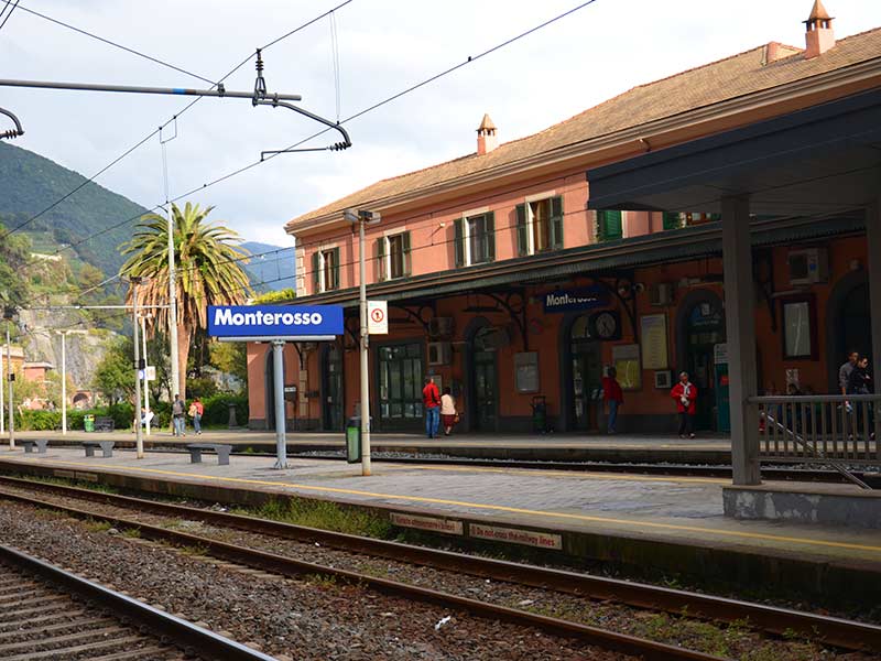 Guide to Monterosso Train Station (Cinque Terre)